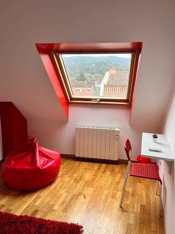 Acogedor Apartamento Atico En El Centro De O Porriño Eksteriør bilde